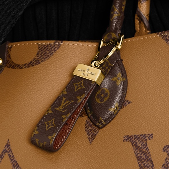 LOUIS VUITTON Dragonne Key Holder - Picture 6 of 6